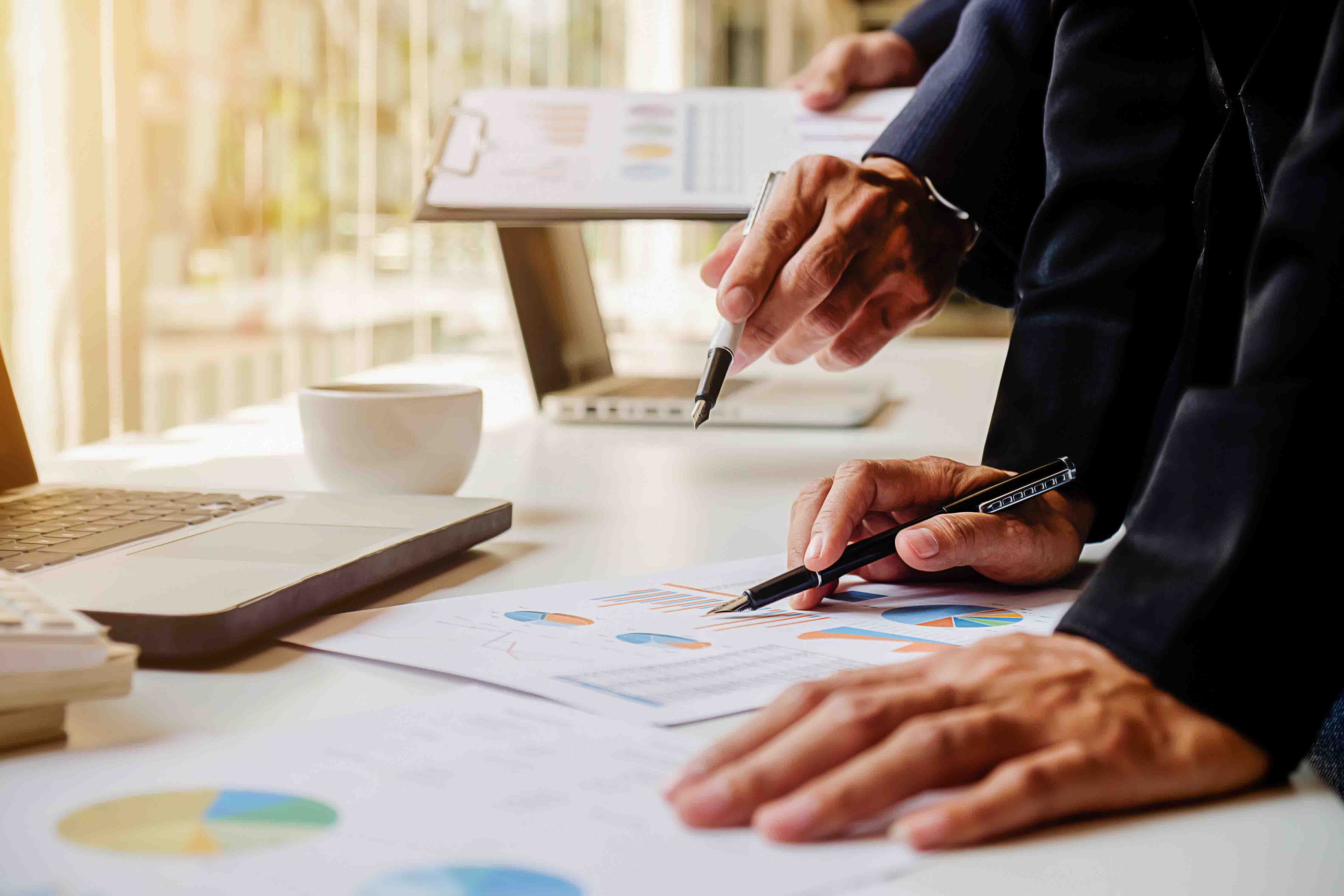 Especialistas en el área Contable – Fiscal Somos especialistas en la protección a las personas físicas o morales. Revisamos tú contabilidad, auditamos tú empresa, generamos tus reportes específicos e informes financieros, para que así puedas contar con los elementos específicos para la correcta toma de decisiones en tú negocio.